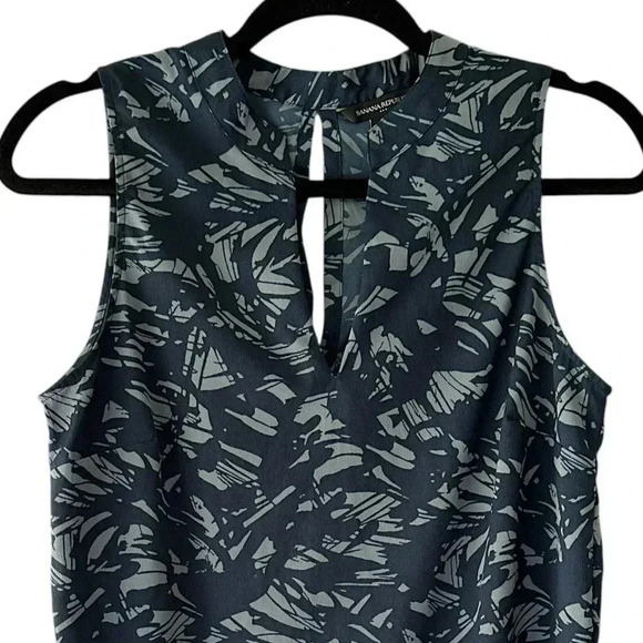 BANANA REPUBLIC NWOT SLEEVELESS SLIT FRONT TOP | SIZE: SMALL - Picture 5 of 8